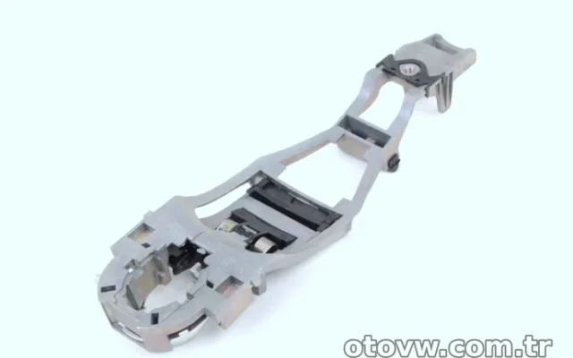 Kapı Kol Braketi – Sol – Passat – 2001 (3B0837885H)